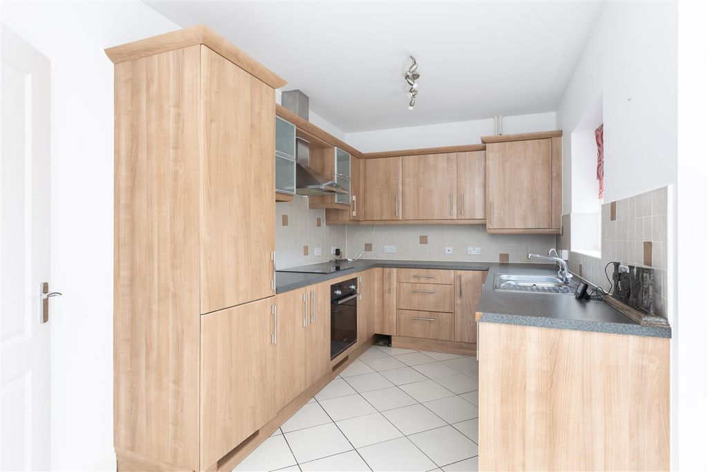 Property photo 3 of 15 Kitchen