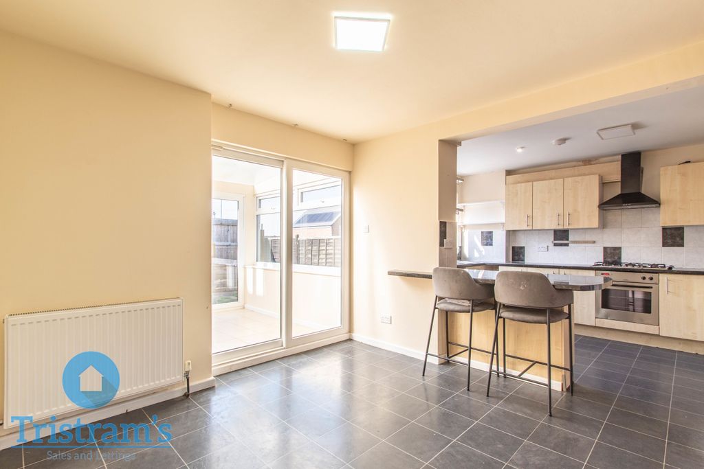 Property photo 2 of 27