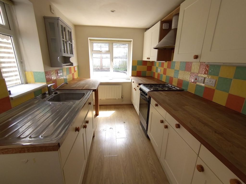 Property photo 2 of 9 Picture No. 15