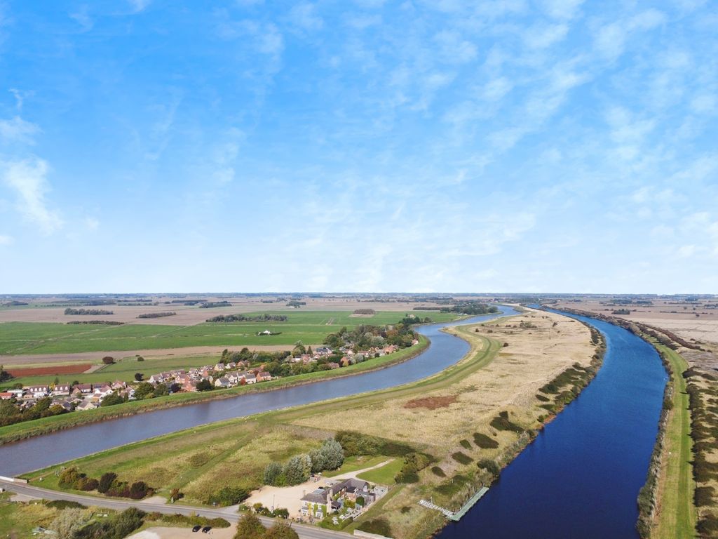 Property photo 3 of 17 Photo