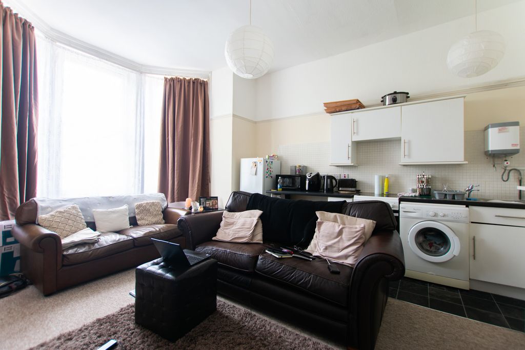 Property photo 3 of 6