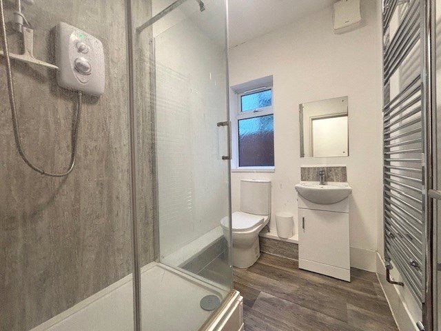 Property photo 3 of 8 Bathroom