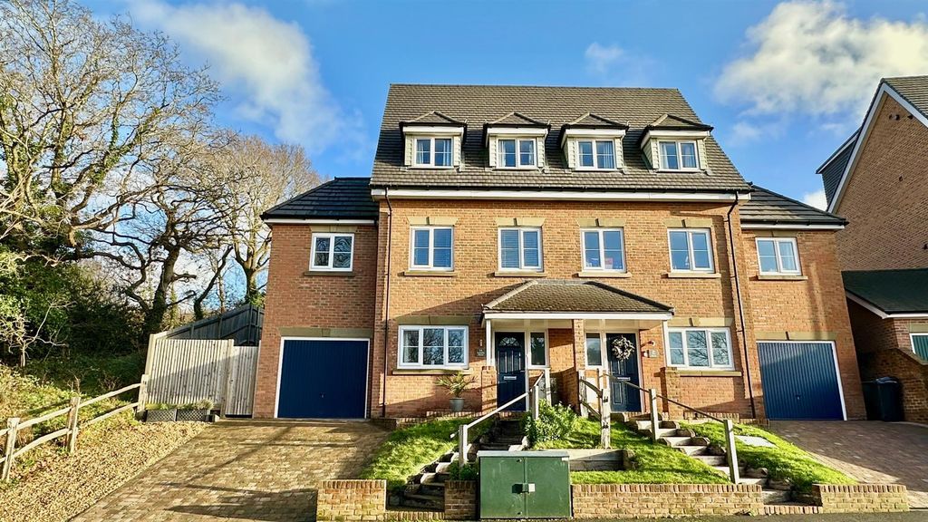 Property photo 2 of 36