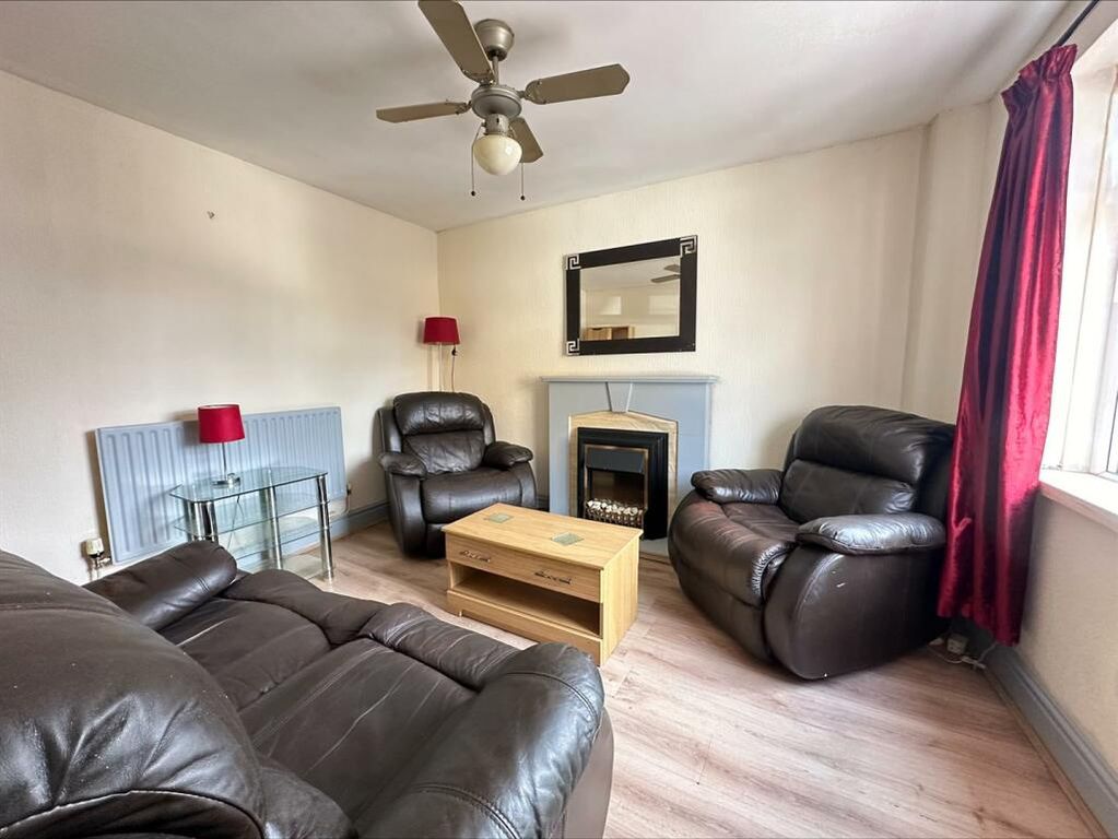 Property photo 2 of 7 Living Room