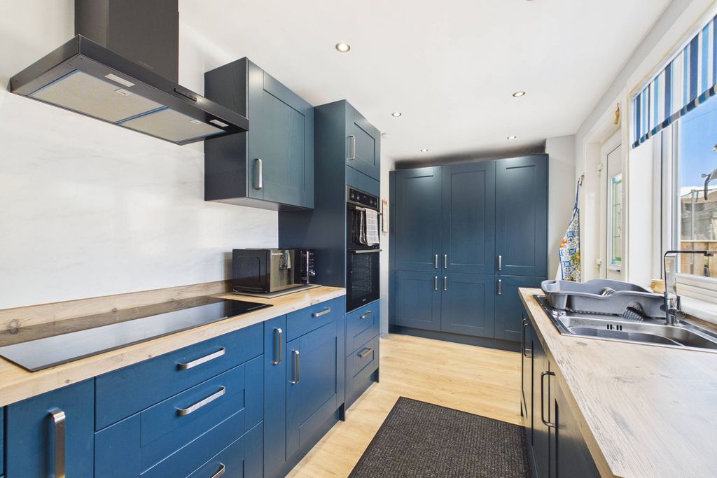 Property photo 2 of 14 Kitchen
