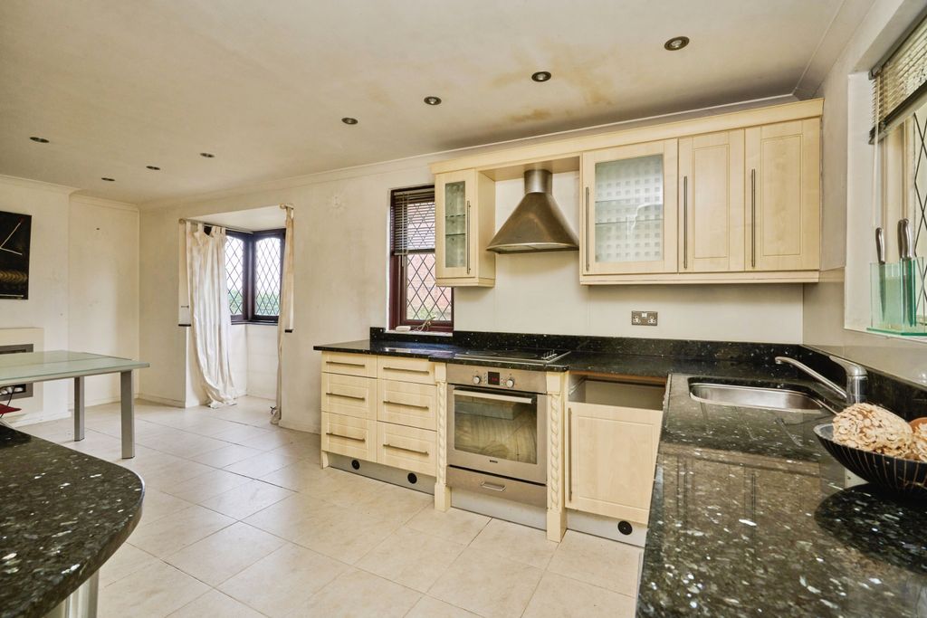 Property photo 3 of 17