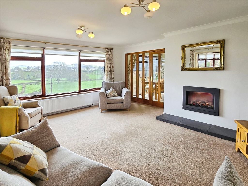 Property photo 2 of 22 Living Room