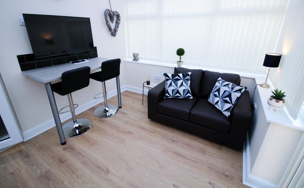 Property photo 2 of 4 Conservatory