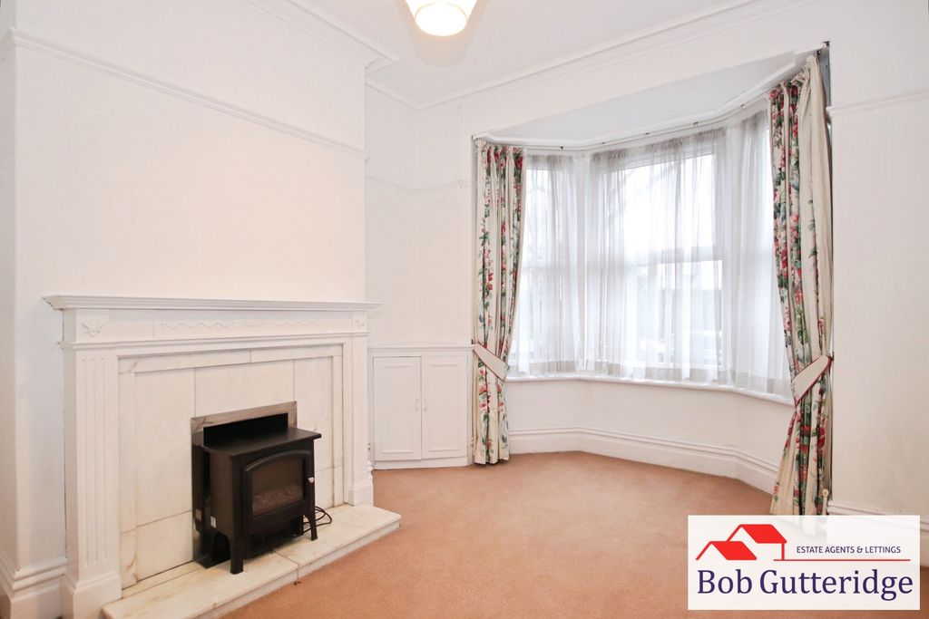 Property photo 2 of 23 Sitting Room