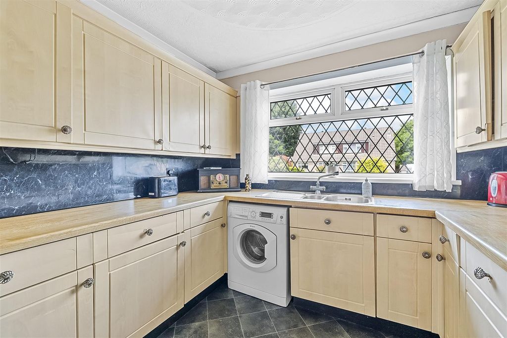 Property photo 3 of 20 Kitchen
