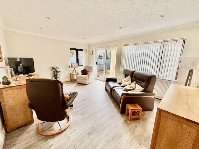 Property photo 2 of 20 Living Room