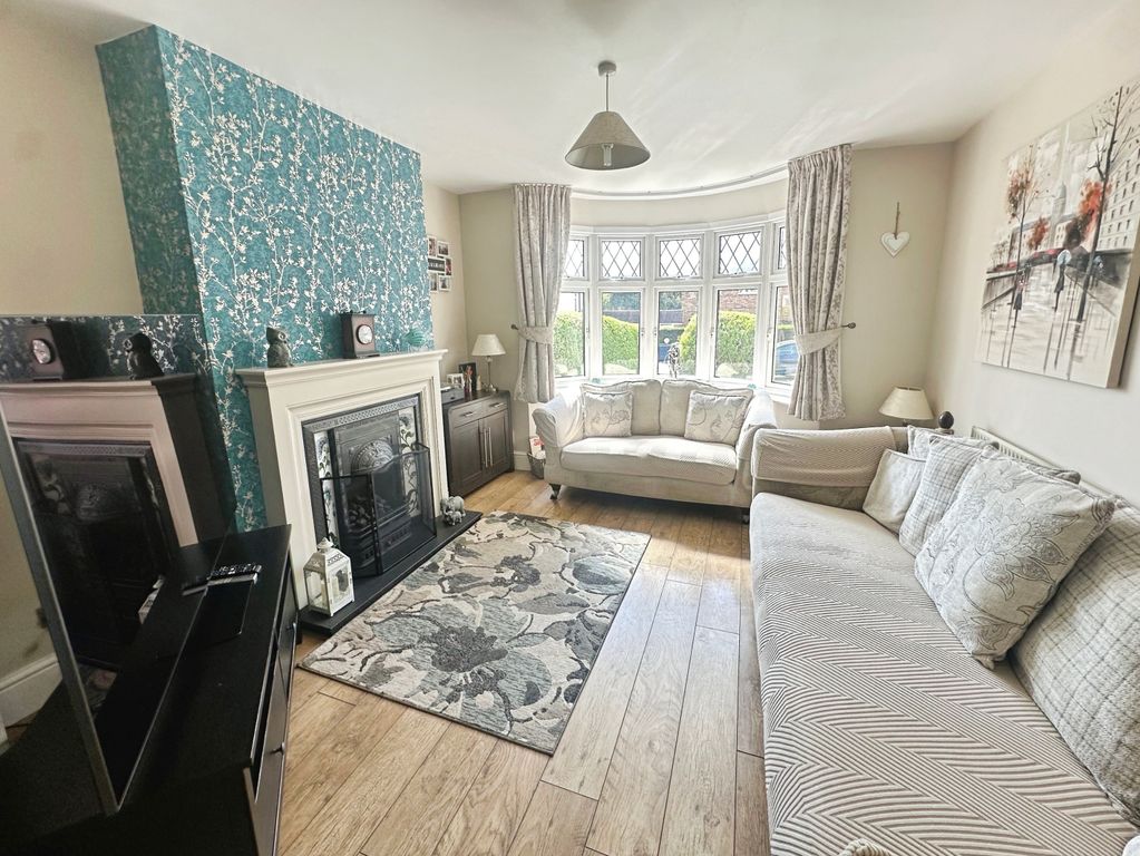 Property photo 2 of 19 Lounge