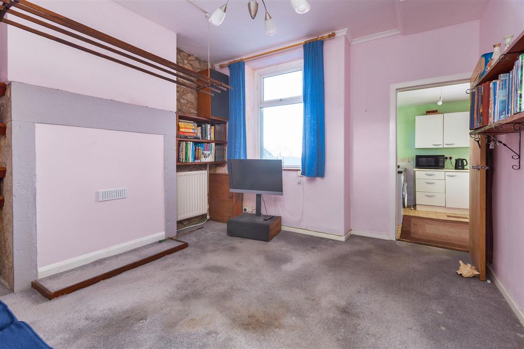 Property photo 3 of 14