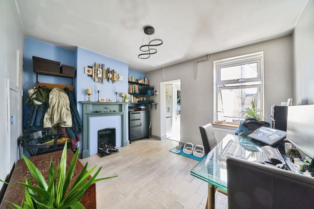 Property photo 3 of 16 Pbox-Img.Jpg