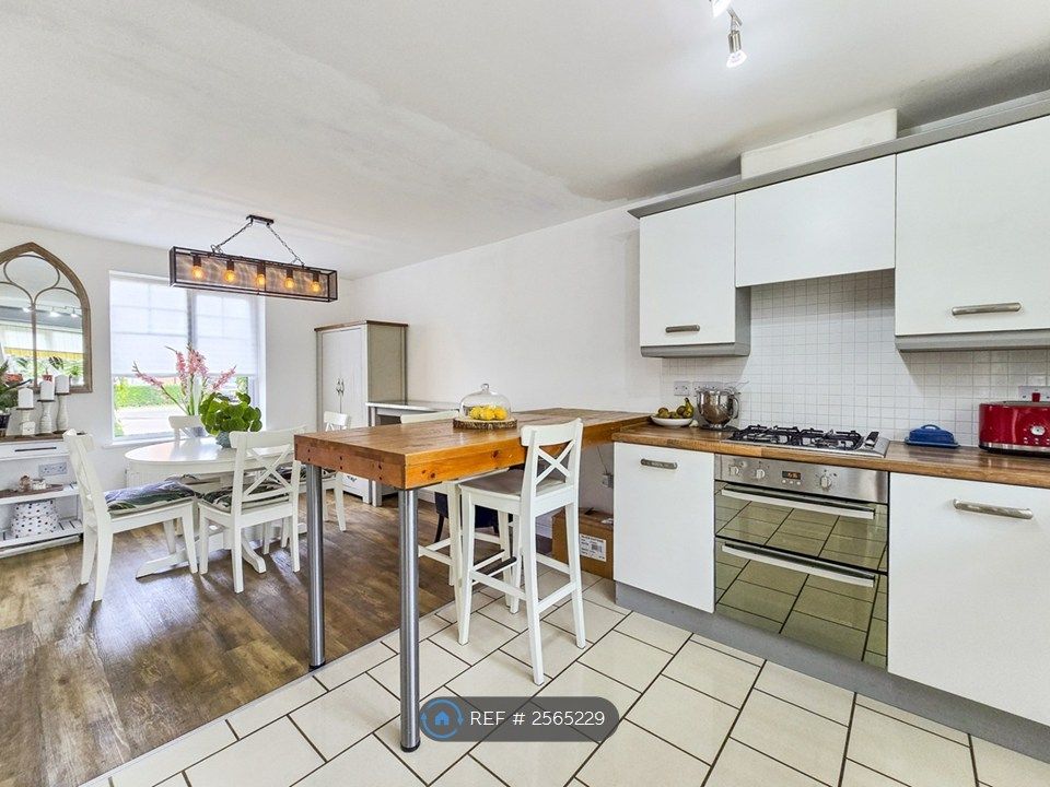 Property photo 2 of 34