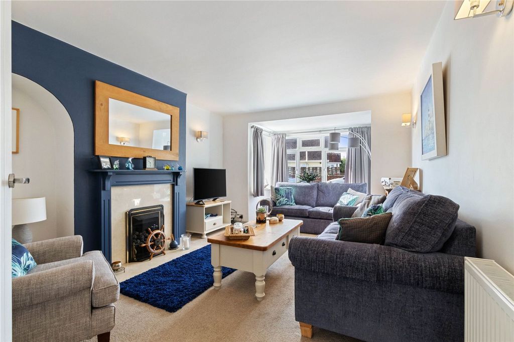 Property photo 3 of 20 Living Room