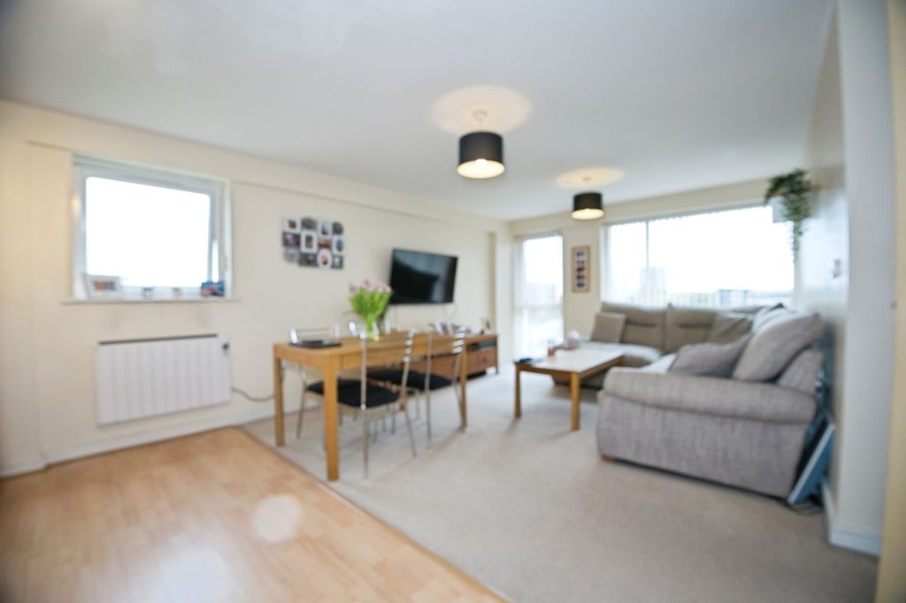 Property photo 2 of 15 Lounge