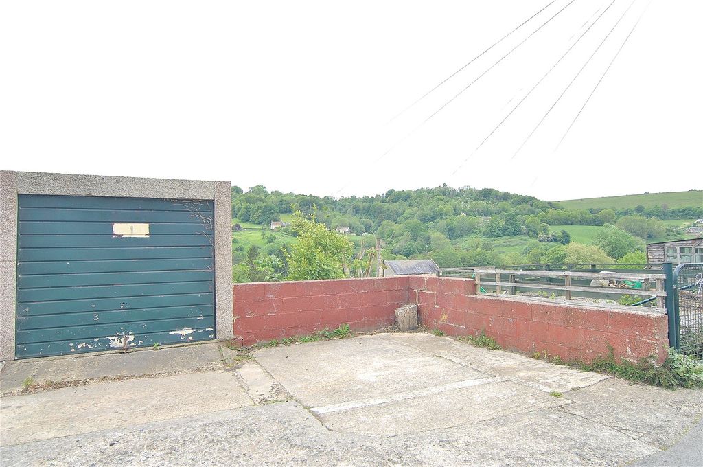 Property photo 2 of 23 Picture No. 27