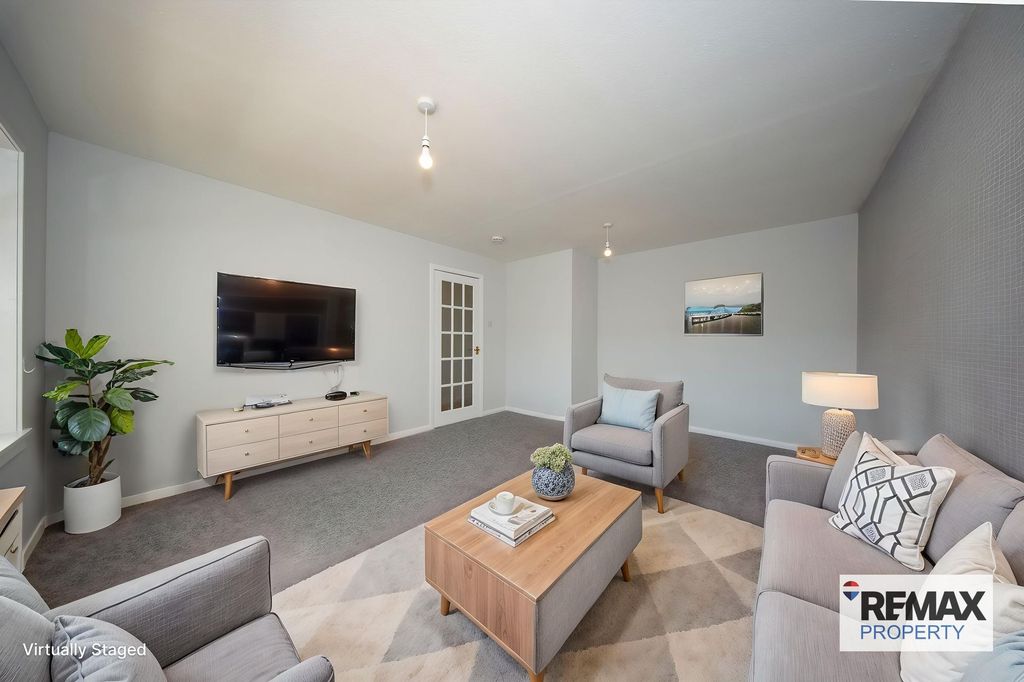 Property photo 2 of 31 Virtually Staged Lounge