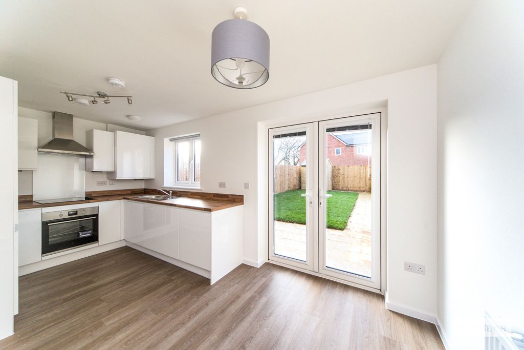 Property photo 3 of 14 Kitchen