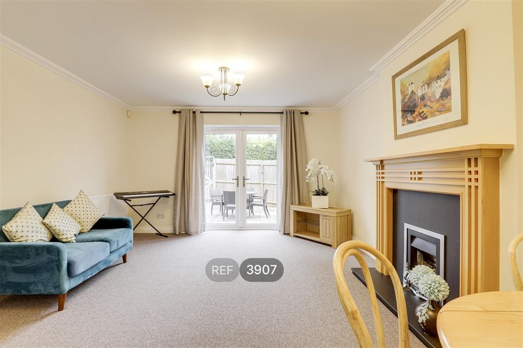 Property photo 3 of 15 Lounge / Dining Room