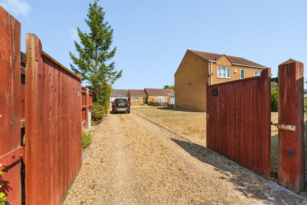 Property photo 2 of 31