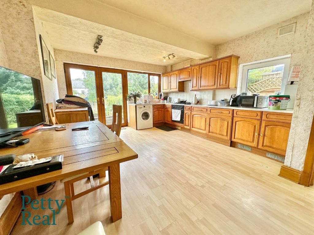 Property photo 3 of 12 36C459Be-64Bd-44C8-A1Fe-Ef5F2A610229.Jpeg