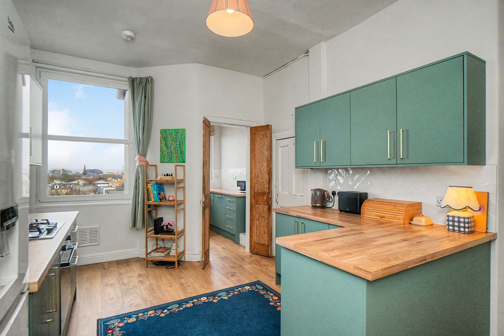 Property photo 3 of 11 Property Image 4