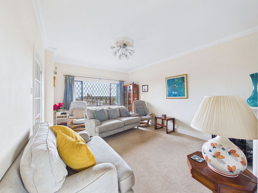 Property photo 3 of 28