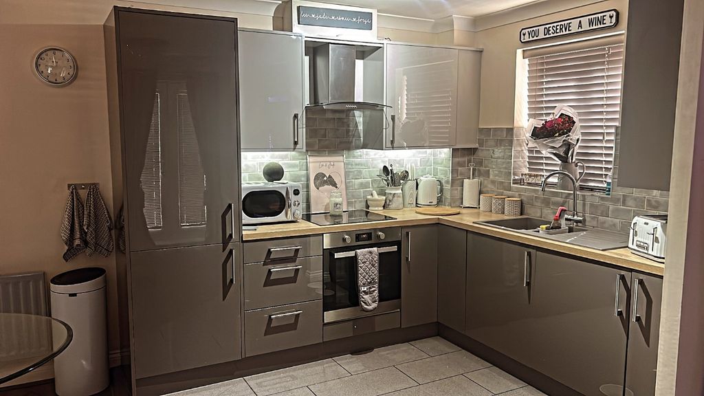 Property photo 2 of 11 Kitchen Area