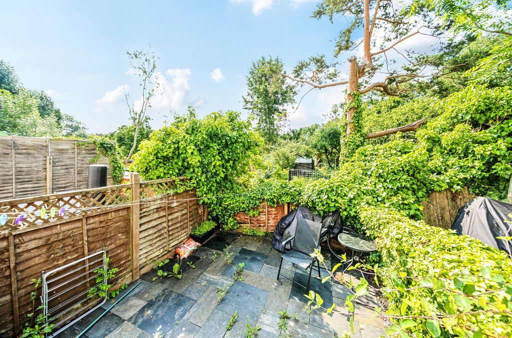Property photo 2 of 16 1309785-19-684Bee...