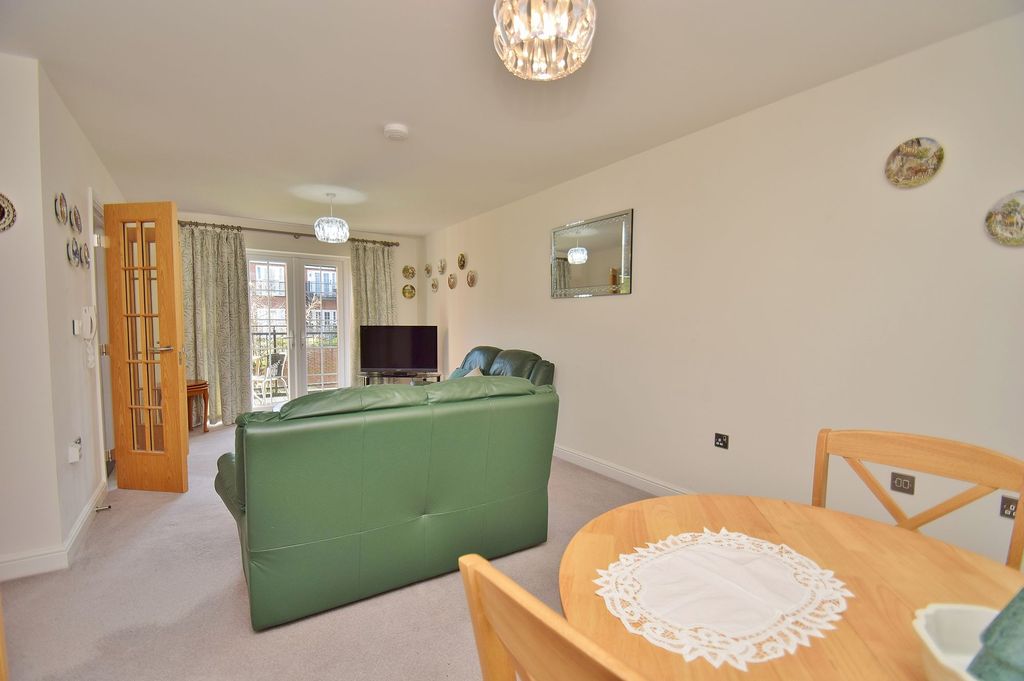 Property photo 2 of 8