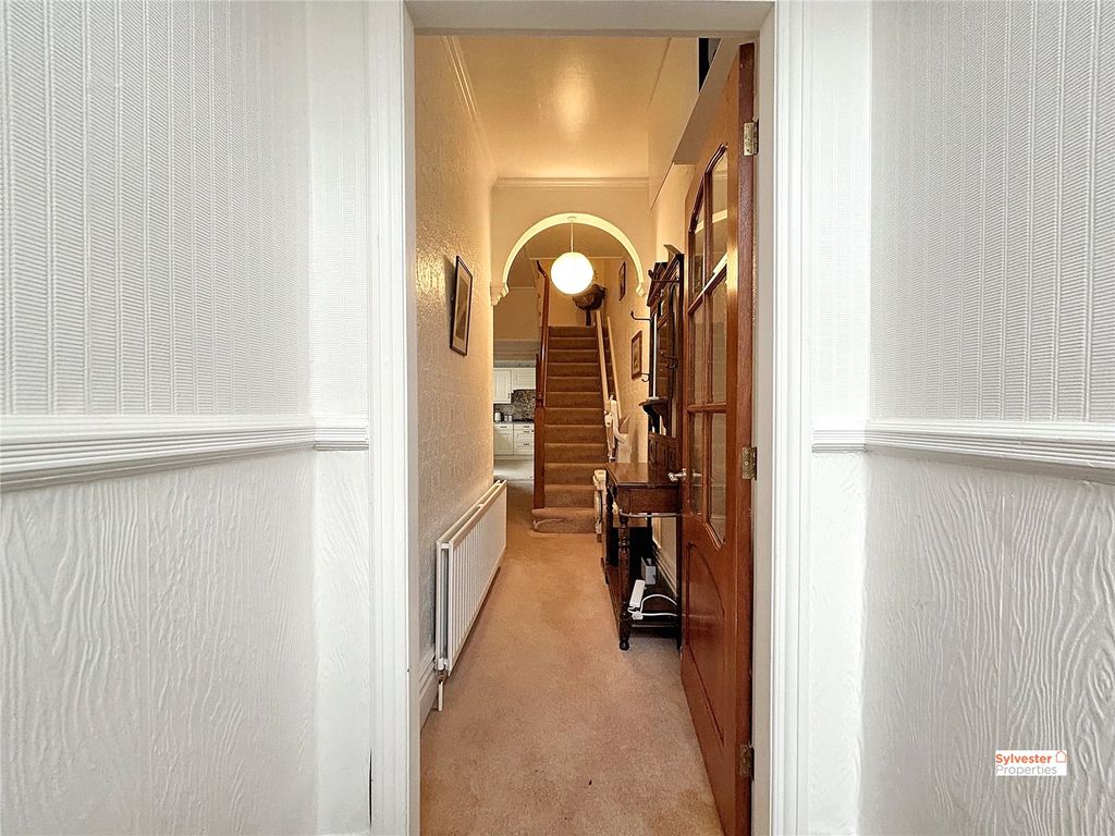 Property photo 2 of 24 Picture No. 11