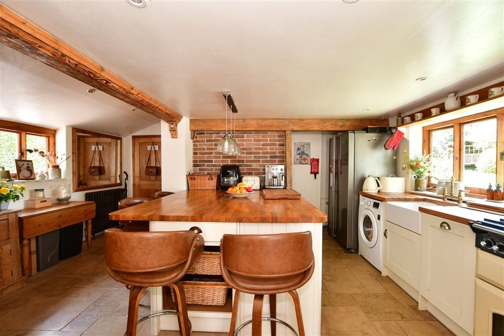 Property photo 3 of 16 Kitchen