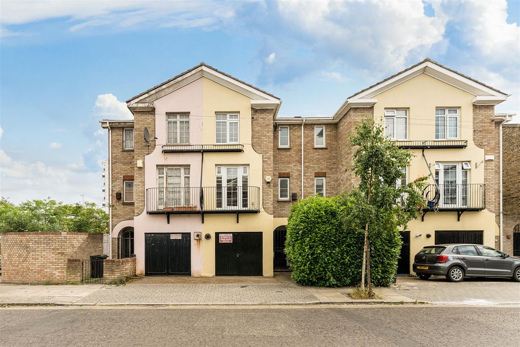 Property photo 1 of 30 Harrowgate Road, E9