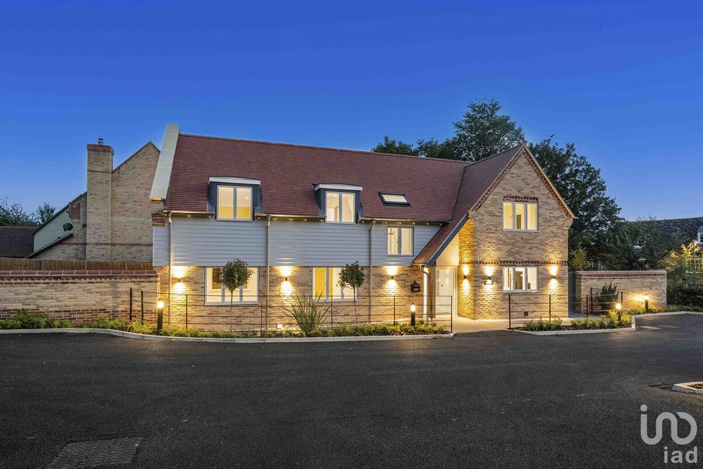 Property photo 1 of 32