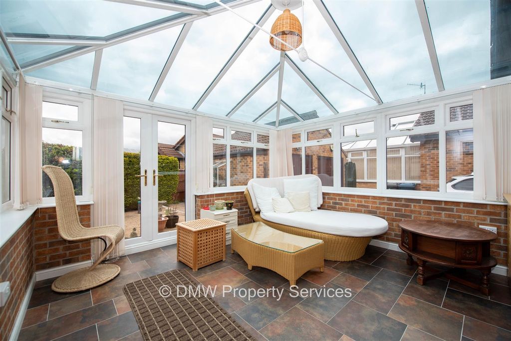 Property photo 3 of 11 Conservatory