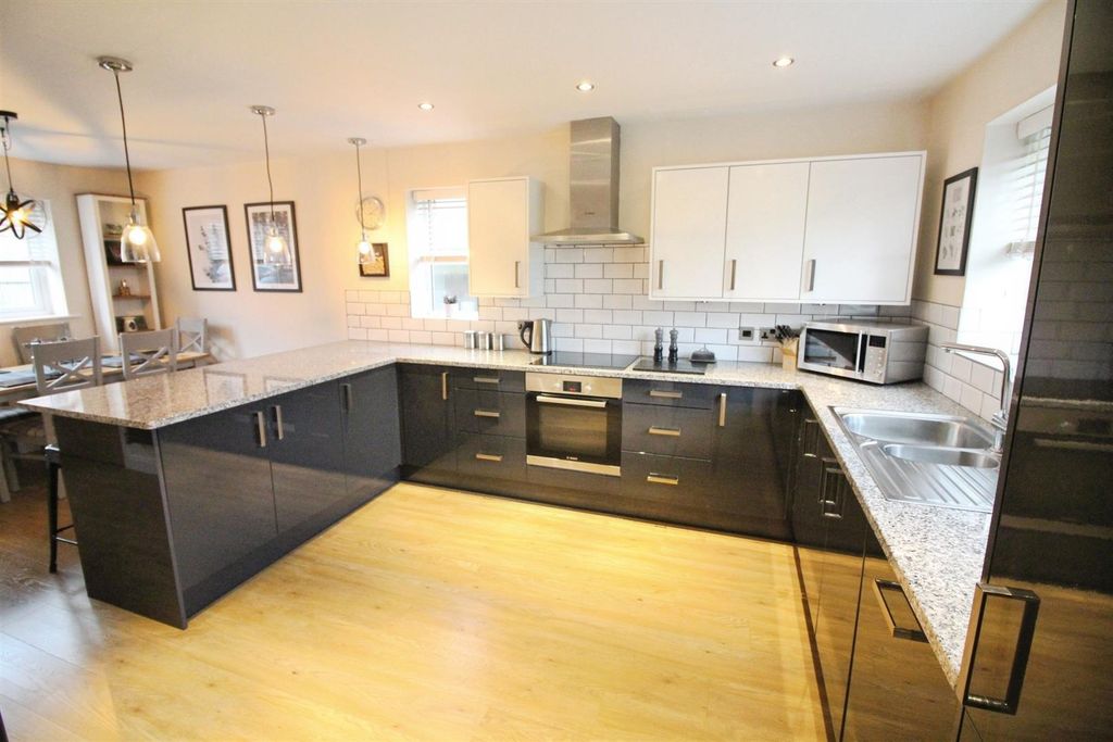 Property photo 3 of 20 Kitchen/Diner