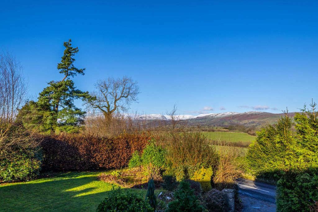 Property photo 2 of 30