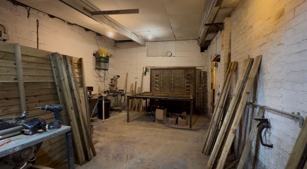 Property photo 1 of 2