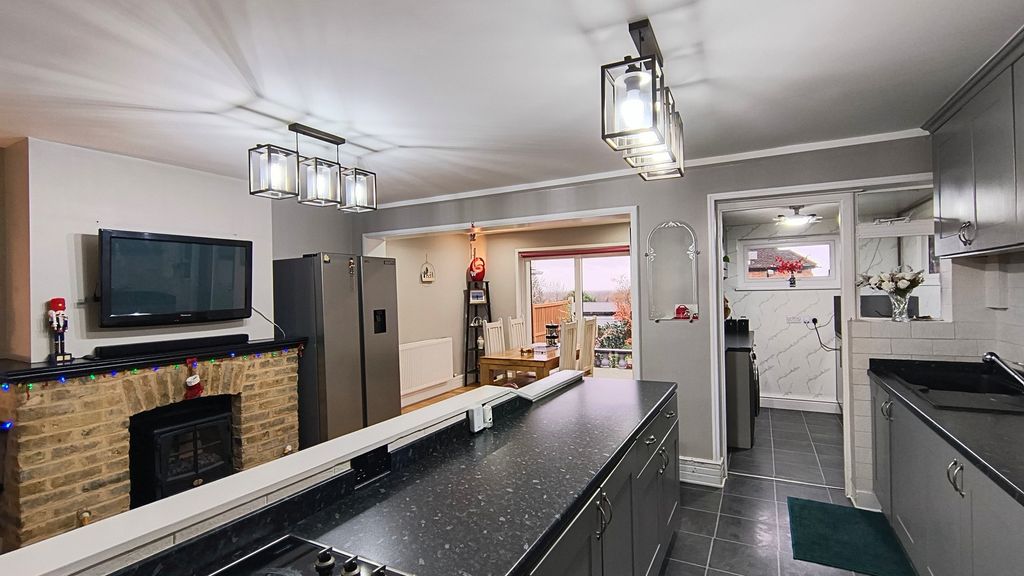 Property photo 1 of 20