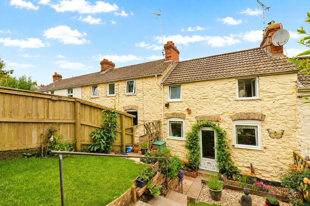 Property photo 1 of 17 1 - Picture No. 23