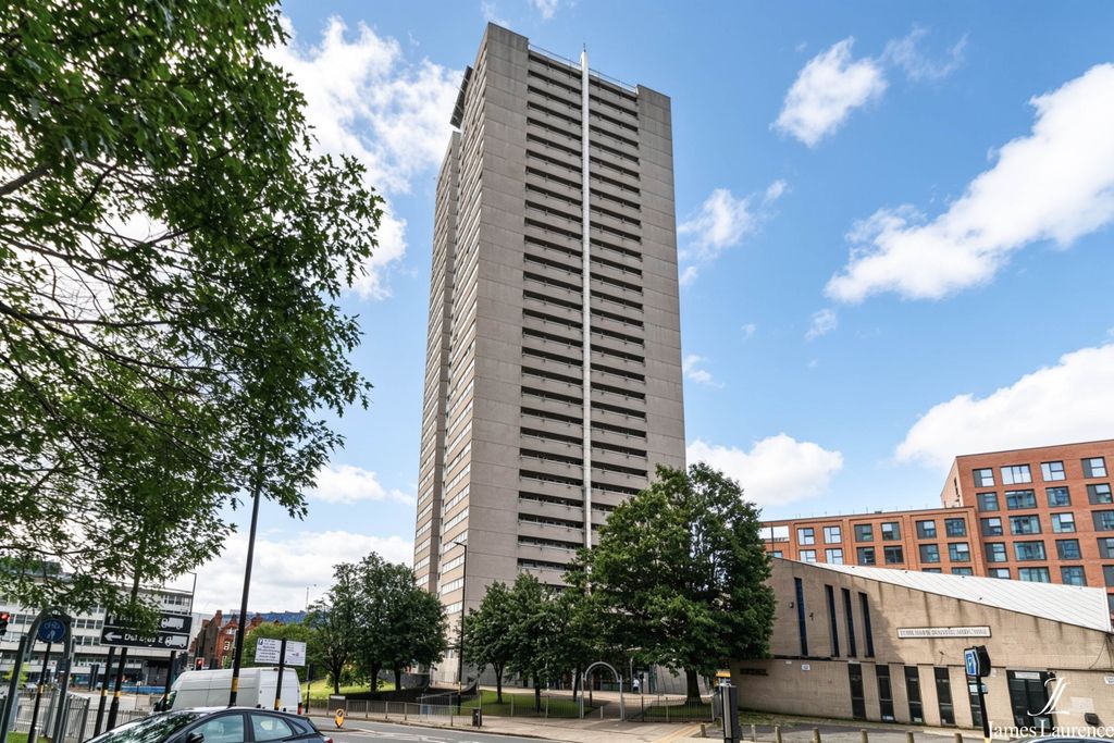 Property photo 1 of 13 5F464F78-Abf9-40A8-B833-98De2Fc9C826