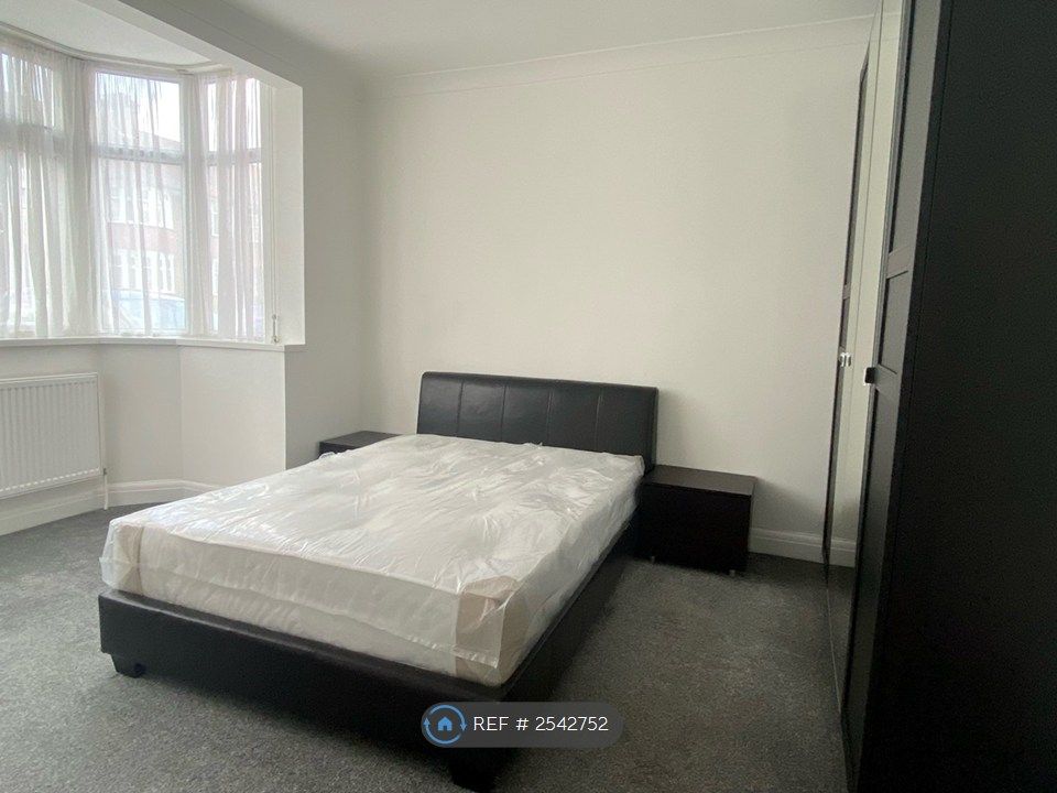 Property photo 2 of 5 Bed Room