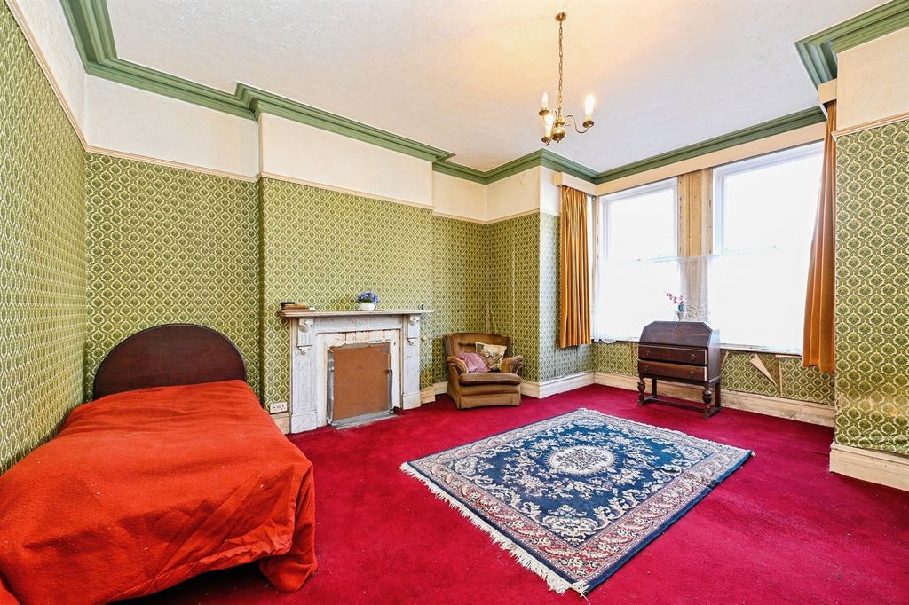 Property photo 2 of 21