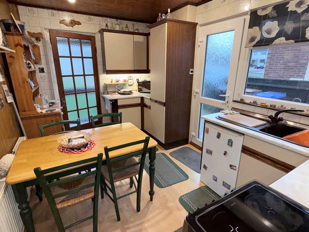 Property photo 2 of 9 Kitchen