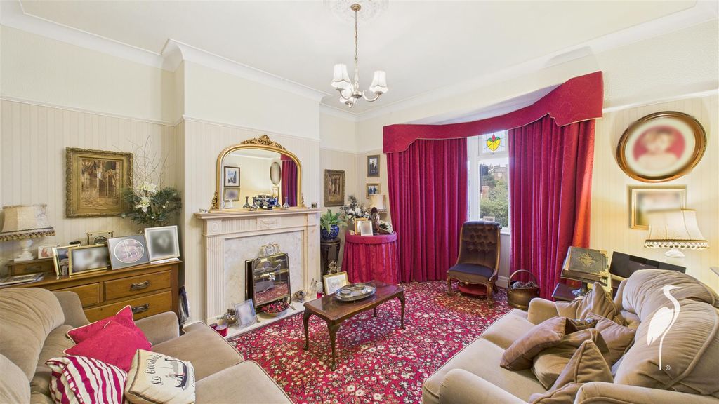 Property photo 2 of 34 Lounge