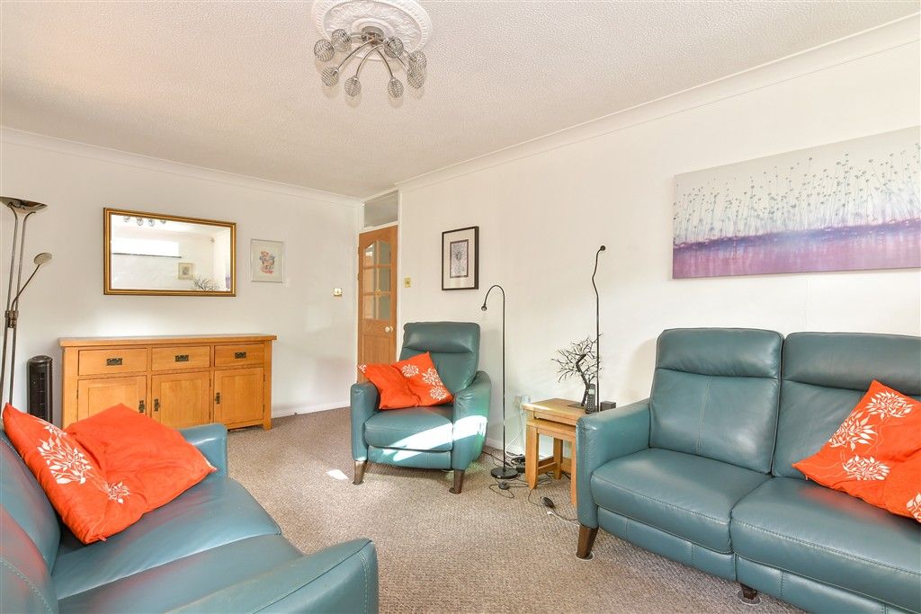 Property photo 2 of 12 Lounge