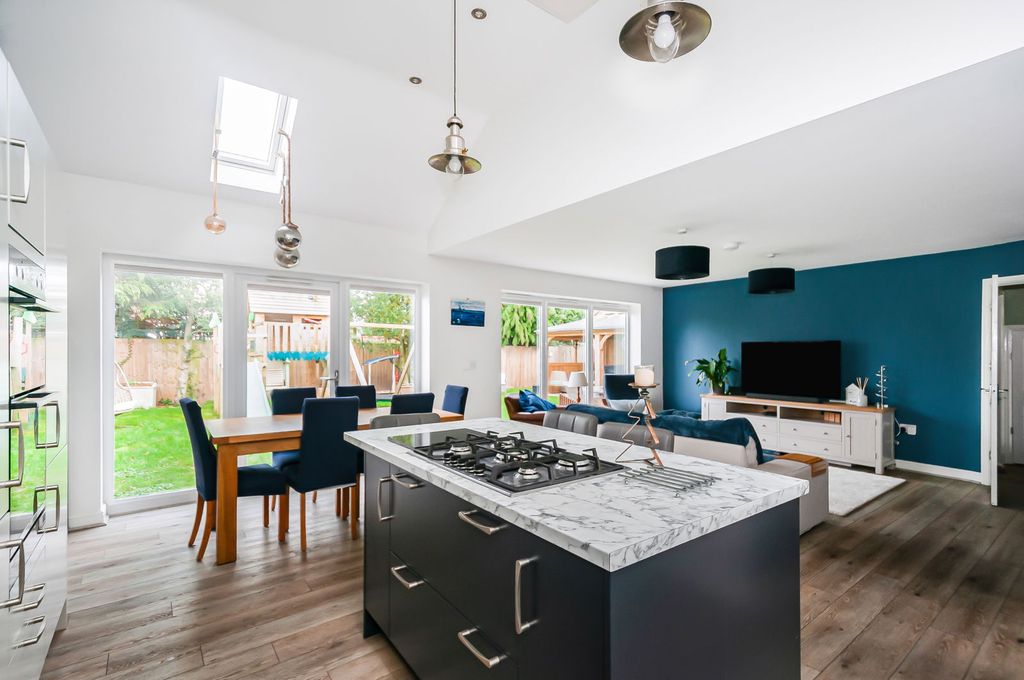 Property photo 3 of 19