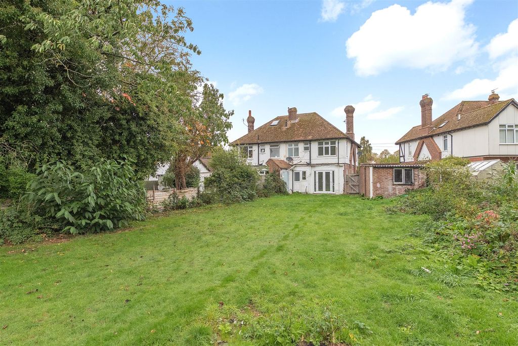 Property photo 3 of 13 Highfield Close, Blean